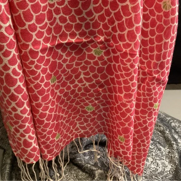 💥Low Start Lily Pulitzer silk & cashmere scarf, cosmetic bag full of goodies